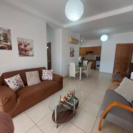 Sunny 2 Bedroom Larnaca Center Екстер'єр фото