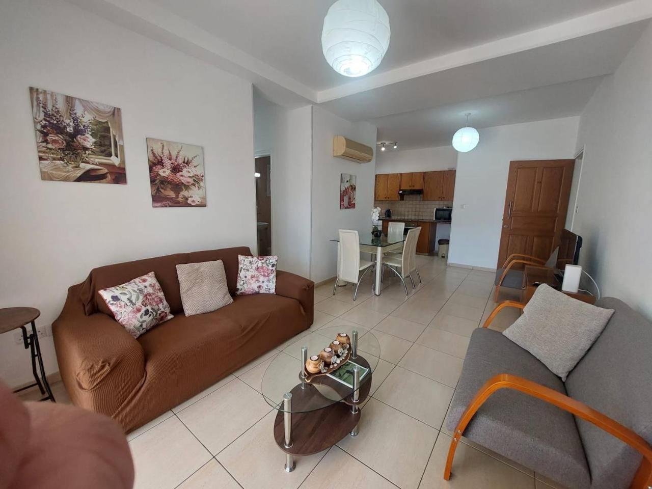 Sunny 2 Bedroom Larnaca Center Екстер'єр фото