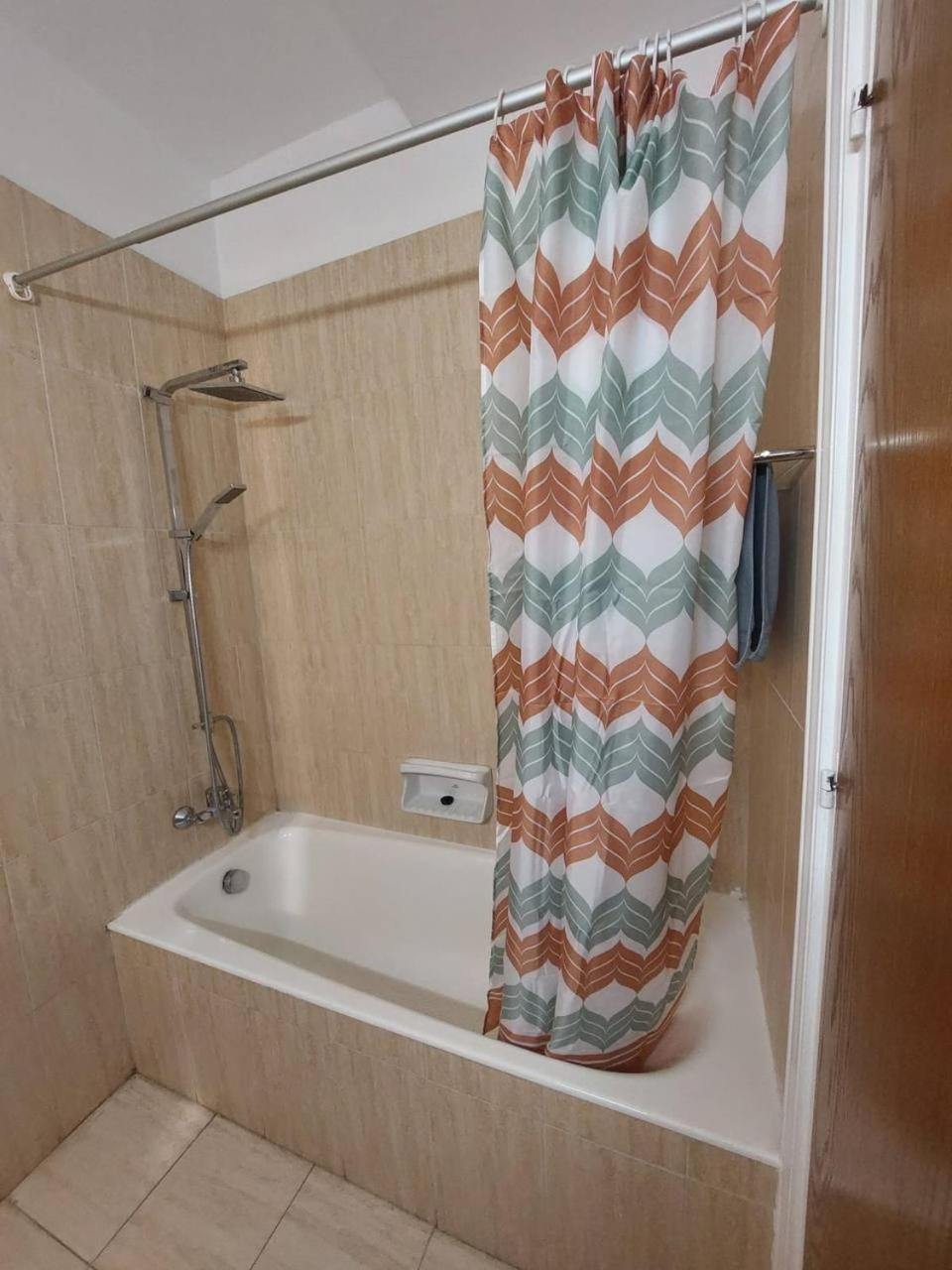 Sunny 2 Bedroom Larnaca Center Екстер'єр фото