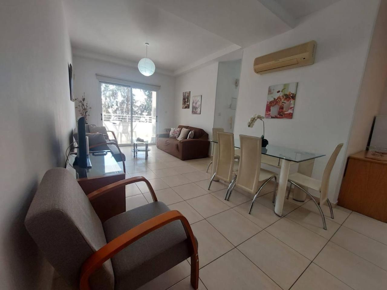 Sunny 2 Bedroom Larnaca Center Екстер'єр фото