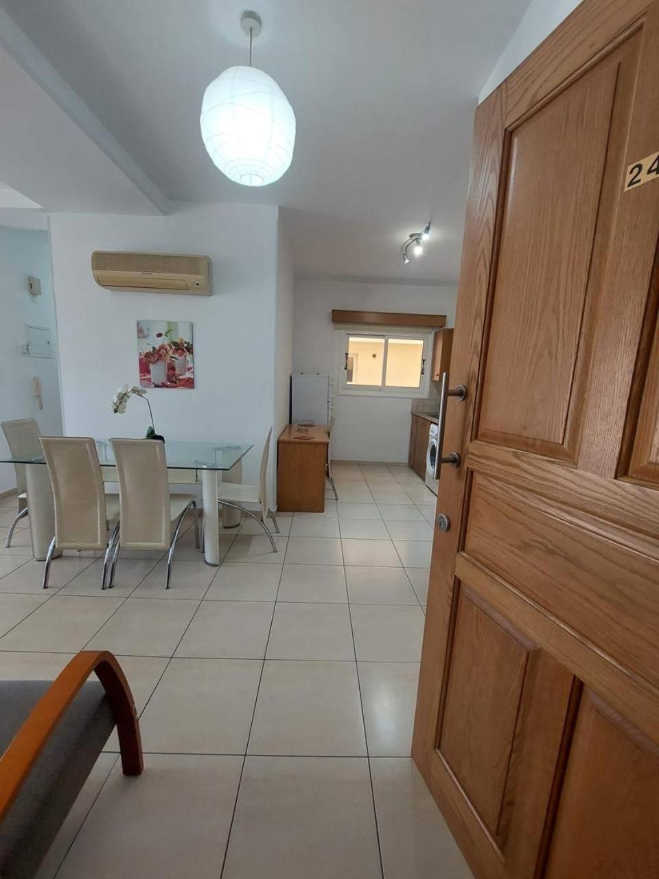 Sunny 2 Bedroom Larnaca Center Екстер'єр фото