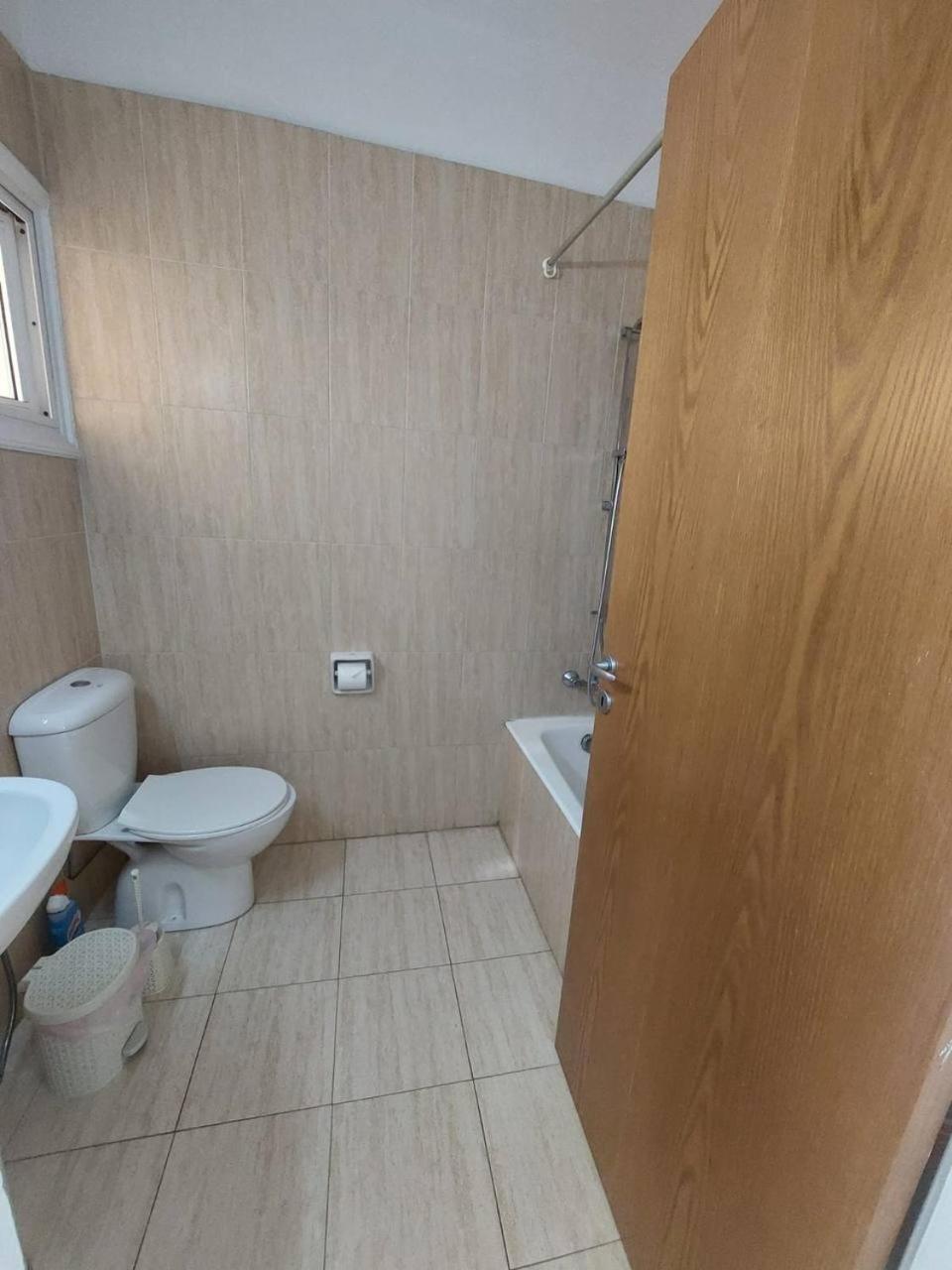 Sunny 2 Bedroom Larnaca Center Екстер'єр фото