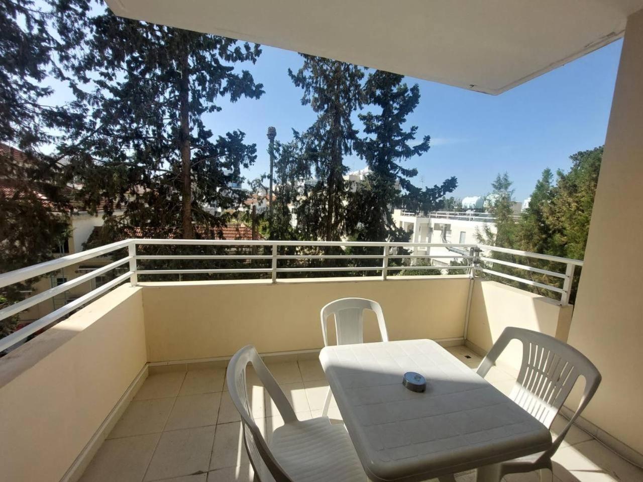 Sunny 2 Bedroom Larnaca Center Екстер'єр фото